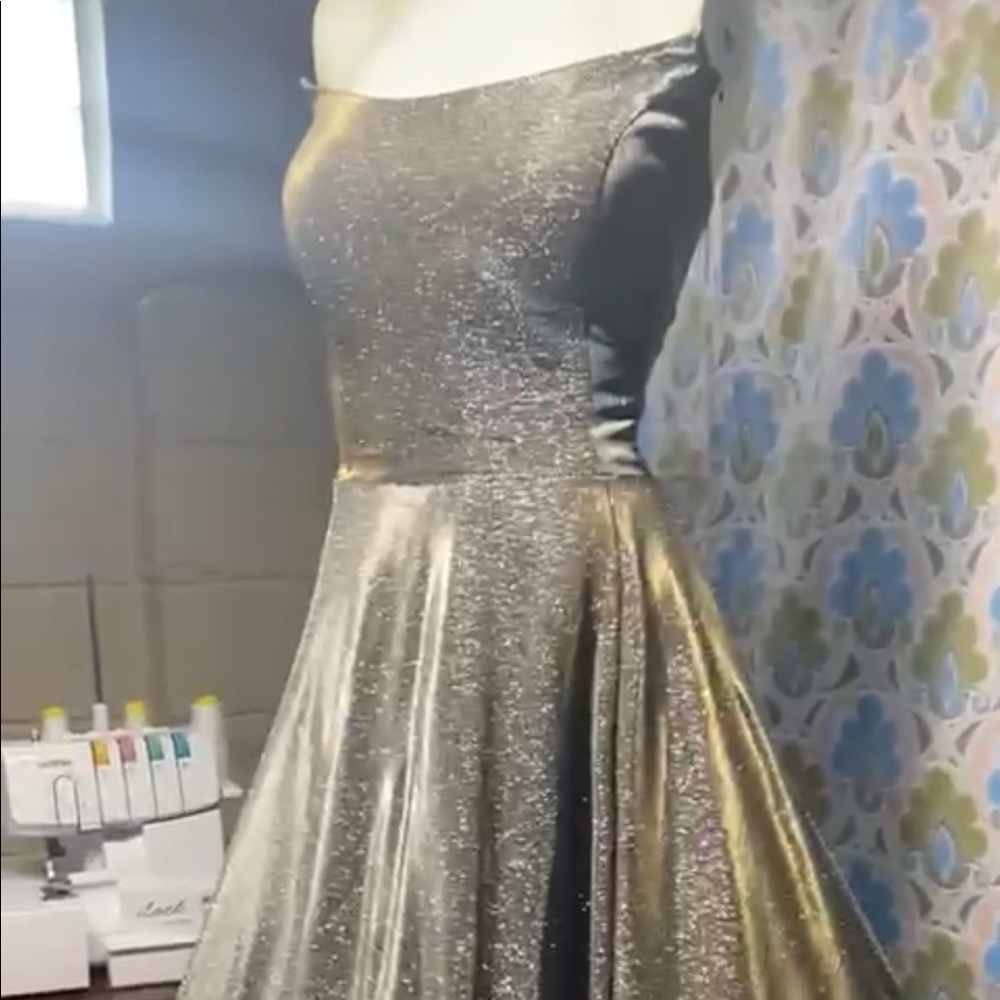 One size Sparkly silver/gold strapless formal dress with slit